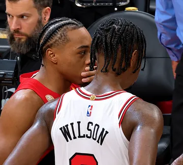 Scottie Barnes réconforte Caleb Wilson après ses débuts cauchemardesques