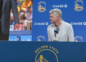 Steve Kerr trinque à la mémoire de Don Nelson