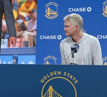 Steve Kerr trinque à la mémoire de Don Nelson
