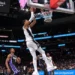 Victor Wembanyama plane au-dessus des Kings