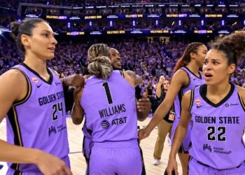 WNBA Finals | Gabby Williams héroïque, les Valkyries arrachent le Game 1 !