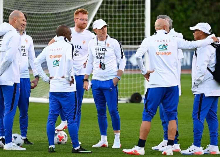 Zinédine Zidane, un membre de son staff menacé de licenciement