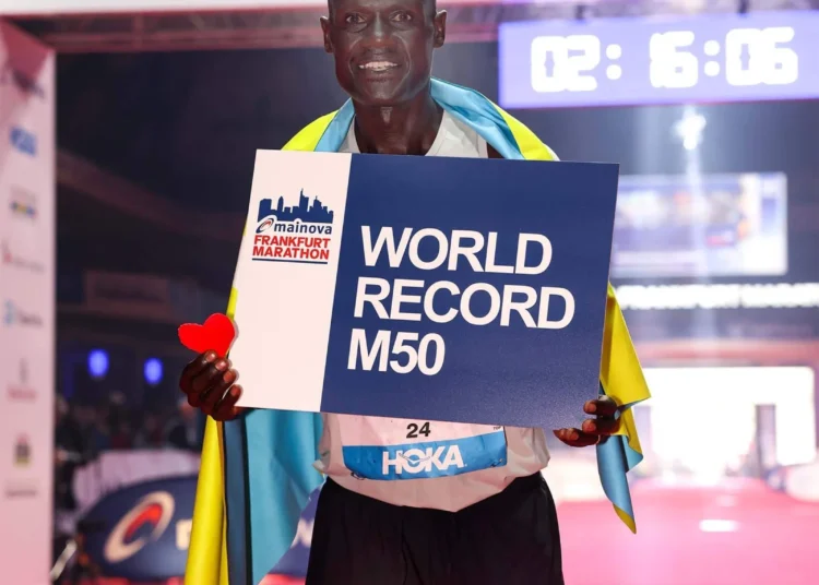 à 50 ans, Mark Kiptoo signe 2 h 15 min 24 s à Francfort · SNA